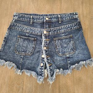 Button Front Raw Hem Denim Shorts Size XL (12 US)